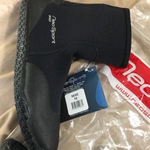 Neo sport wet shoe size 10 brand new - tags
